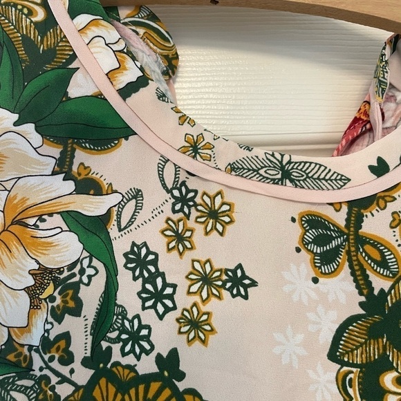 New - LOFT floral top - Picture 4 of 4